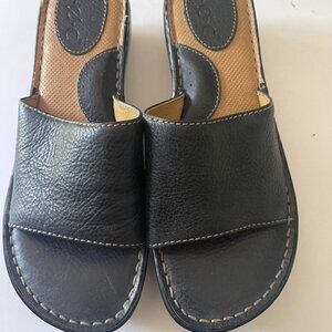 Brand New pair of black leather sandals by BOC in size 6